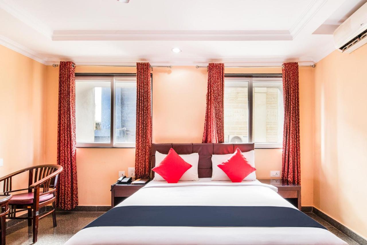 Capital O 22439 Ratna Forever Hotel Karkal Eksteriør billede
