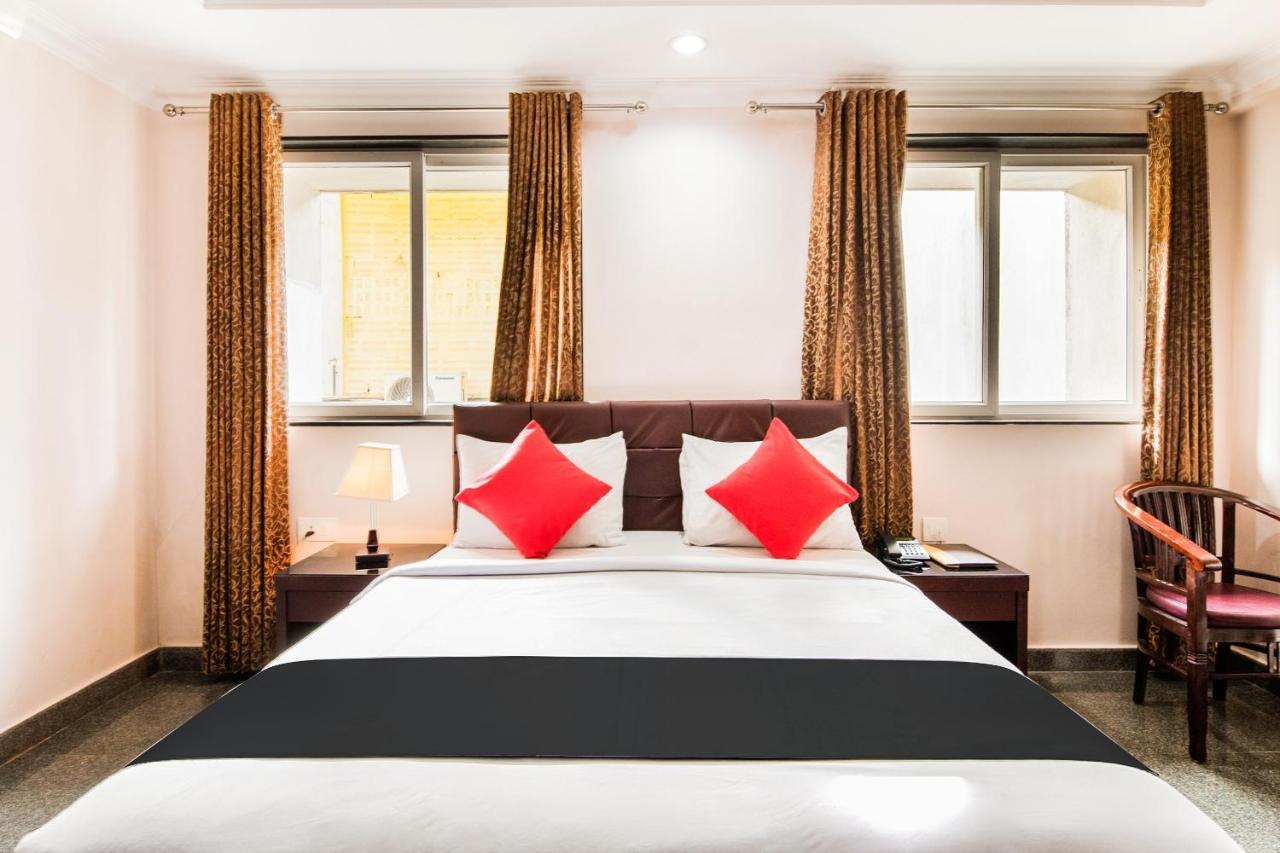 Capital O 22439 Ratna Forever Hotel Karkal Eksteriør billede