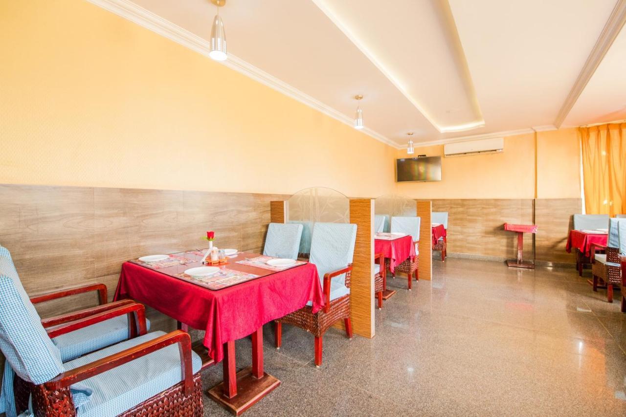 Capital O 22439 Ratna Forever Hotel Karkal Eksteriør billede