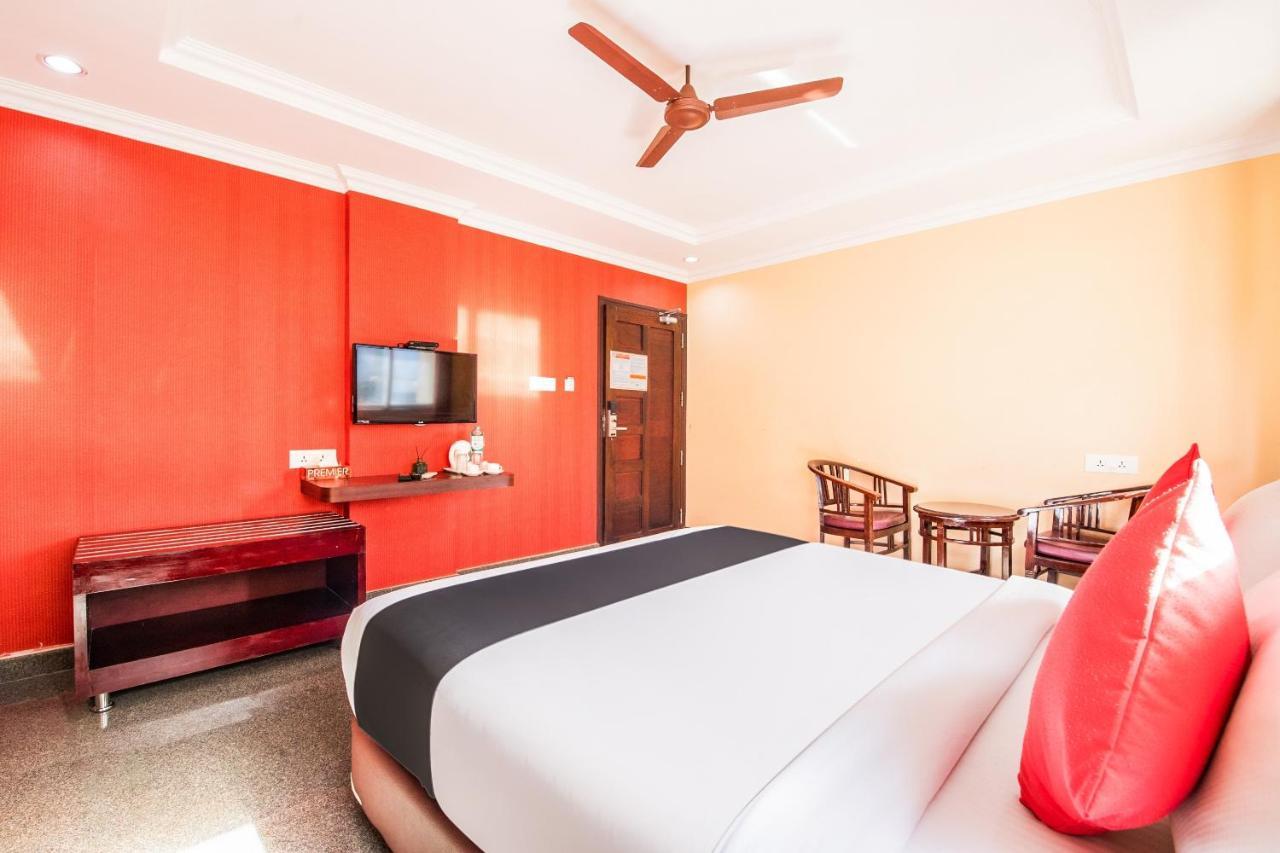 Capital O 22439 Ratna Forever Hotel Karkal Eksteriør billede