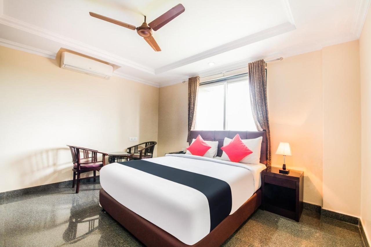 Capital O 22439 Ratna Forever Hotel Karkal Eksteriør billede